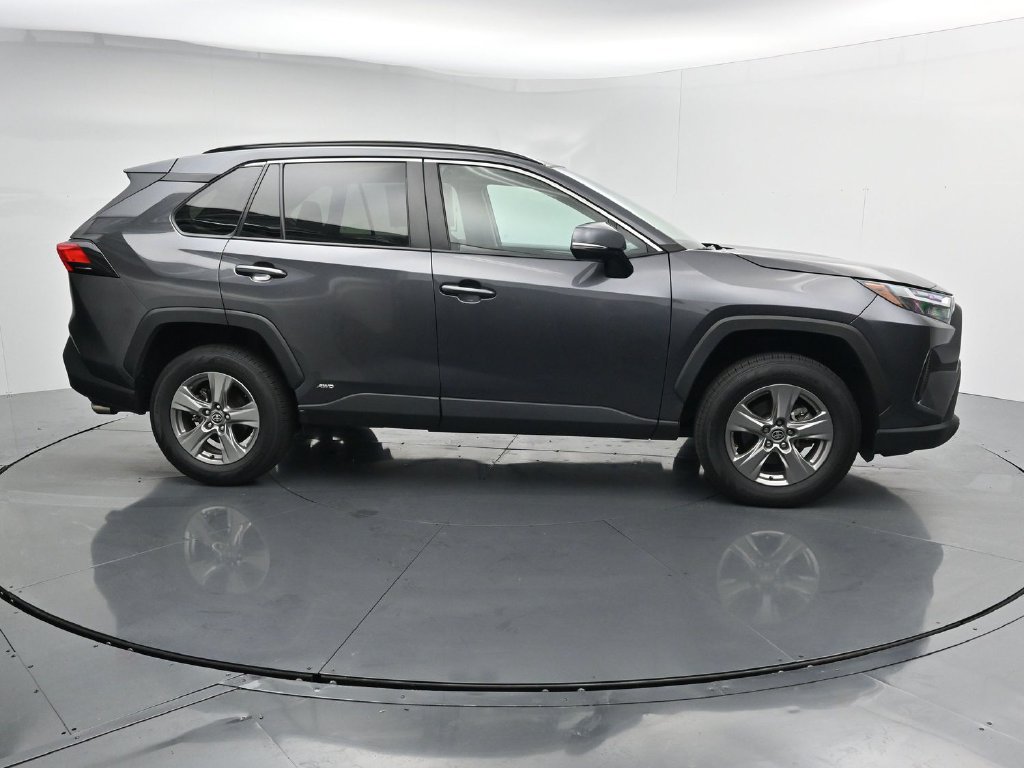 Used 2024 Toyota RAV4 XLE AWD/4WD image 9