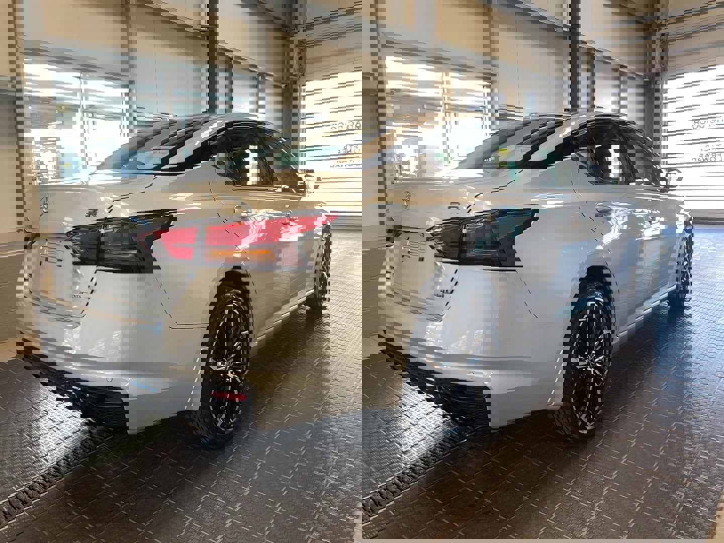 Used 2024 Nissan Altima 2.5 SR w/ SR Premium Package image 21