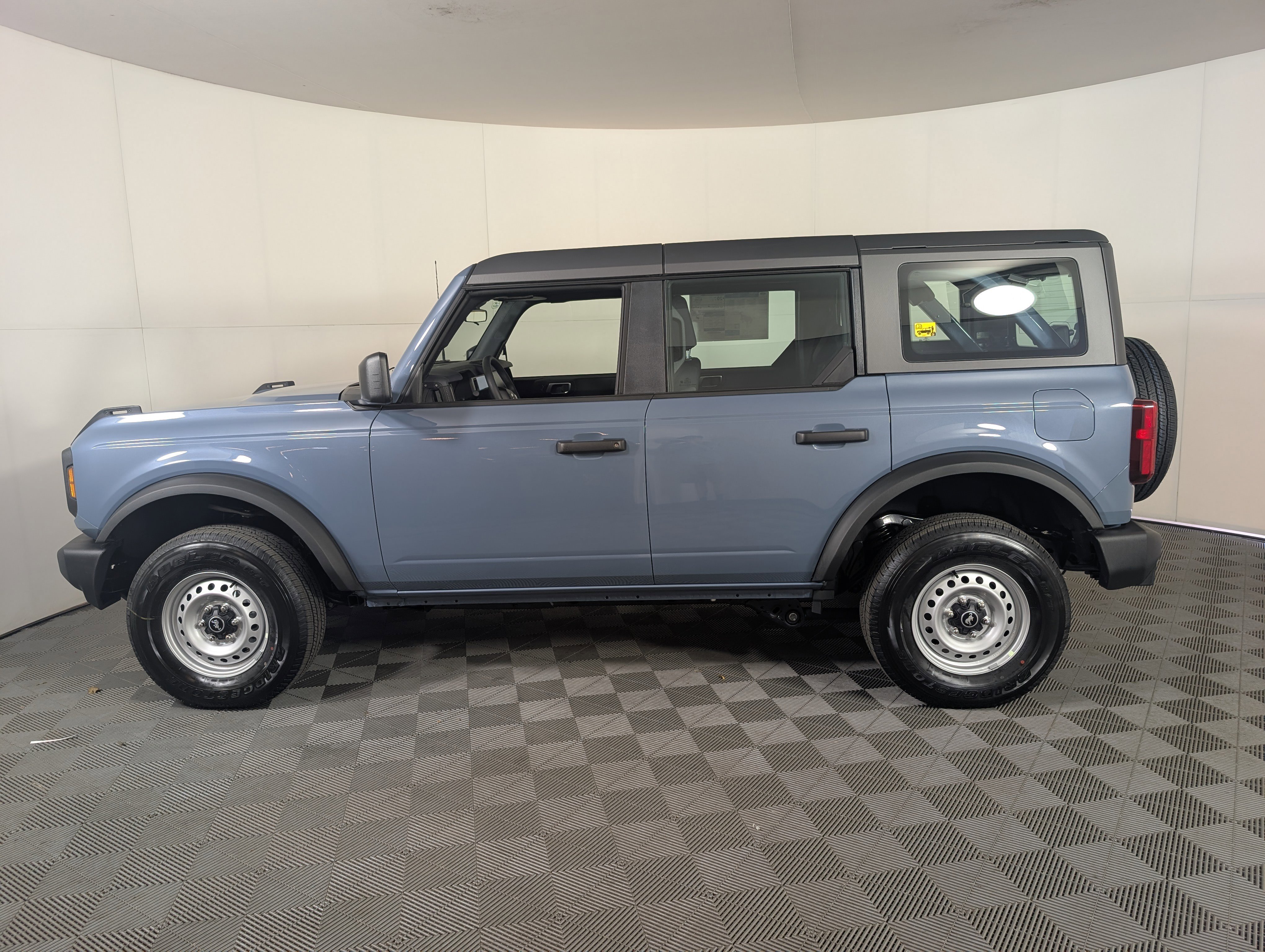 New 2025 Ford Bronco 4-Door image 4