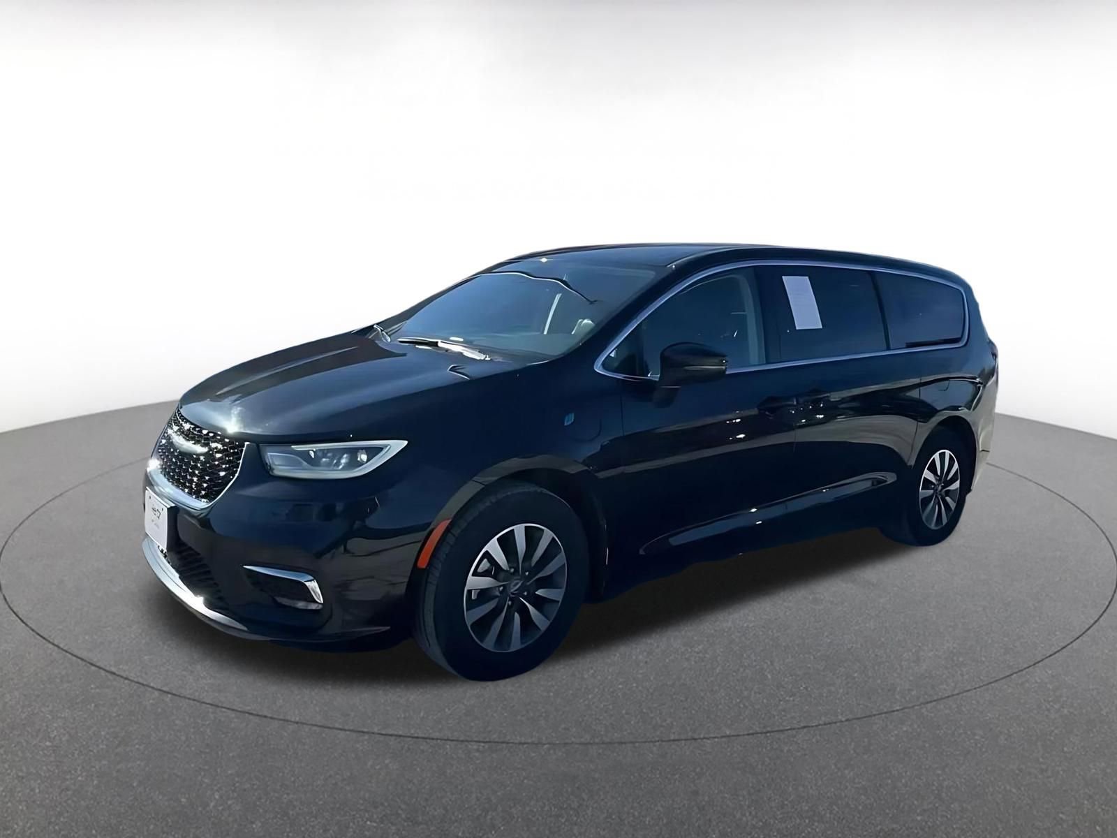 Used 2023 Chrysler Pacifica Touring-L image 7