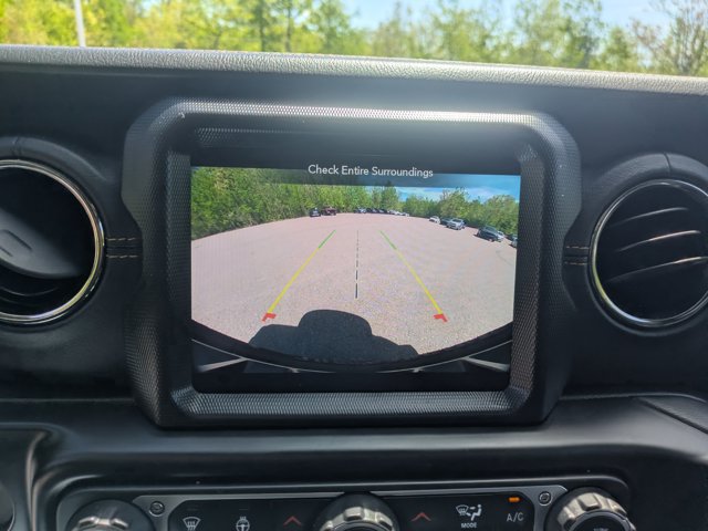 Used 2023 Jeep Wrangler Unlimited Sahara AWD/4WD image 27