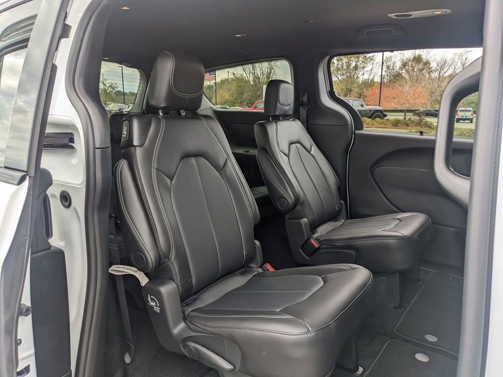 New 2026 Chrysler Pacifica Select w/ S Appearance Package image 45