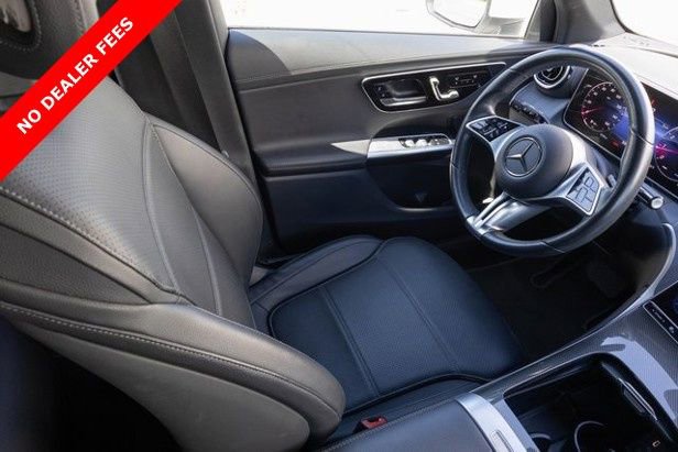 Used 2024 Mercedes-Benz GLC 300 4MATIC image 23