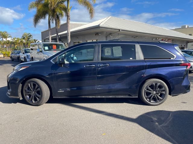 Used 2021 Toyota Sienna XSE w/ XSE Plus Package FWD image 2