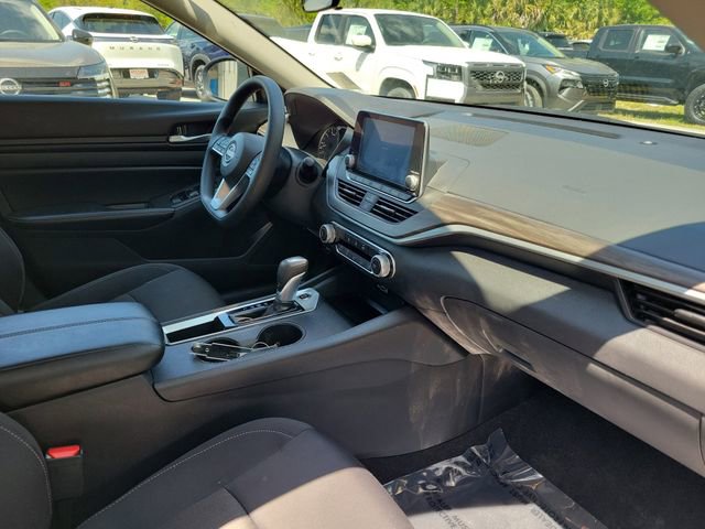 Used 2025 Nissan Altima 2.5 SV image 30