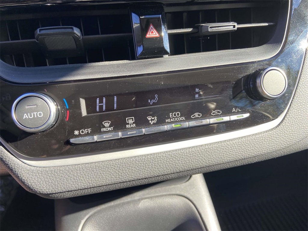 Used 2025 Toyota Corolla LE image 23
