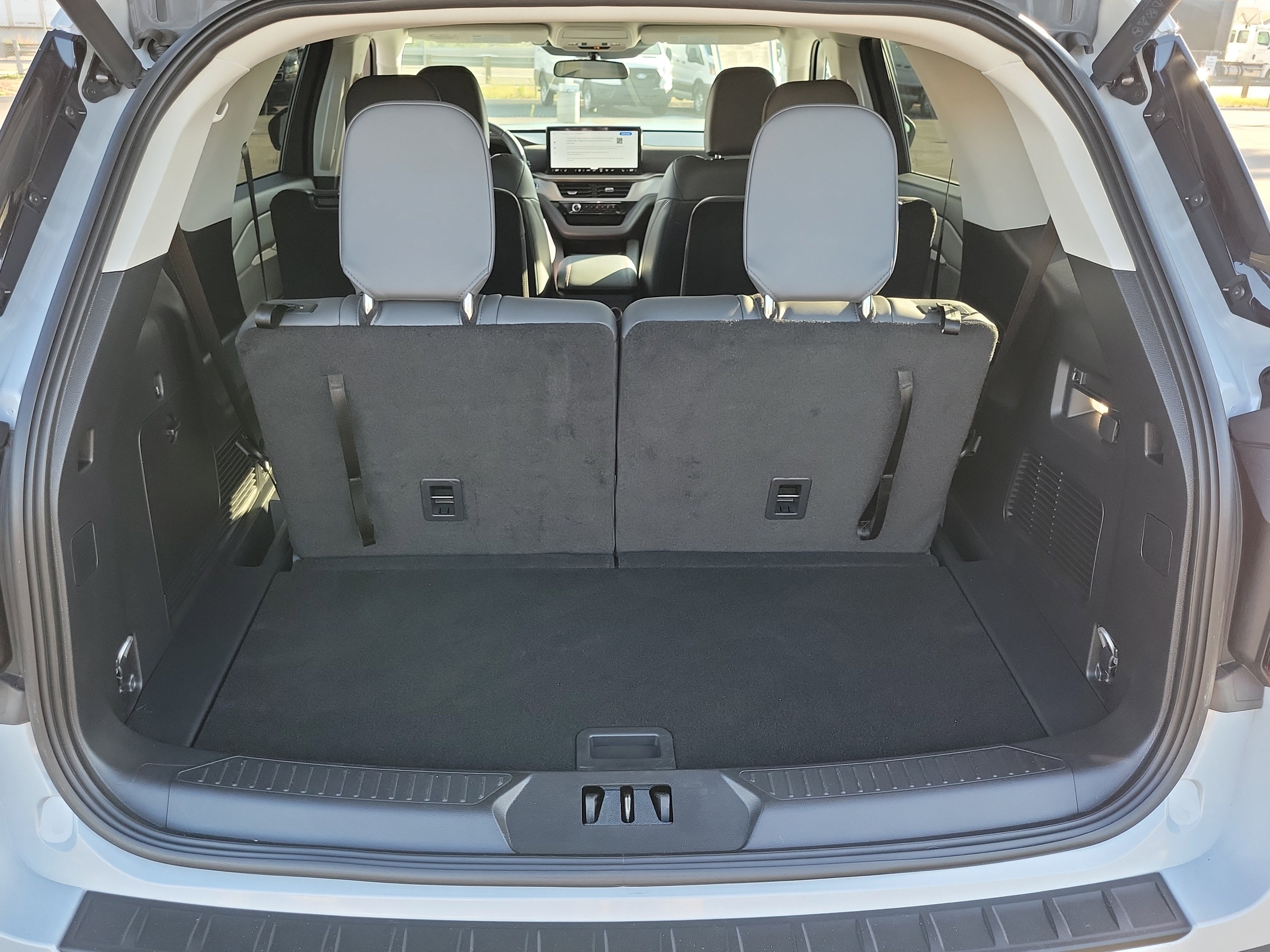 Used 2026 Ford Explorer Active w/ Active Comfort Package RWD image 13