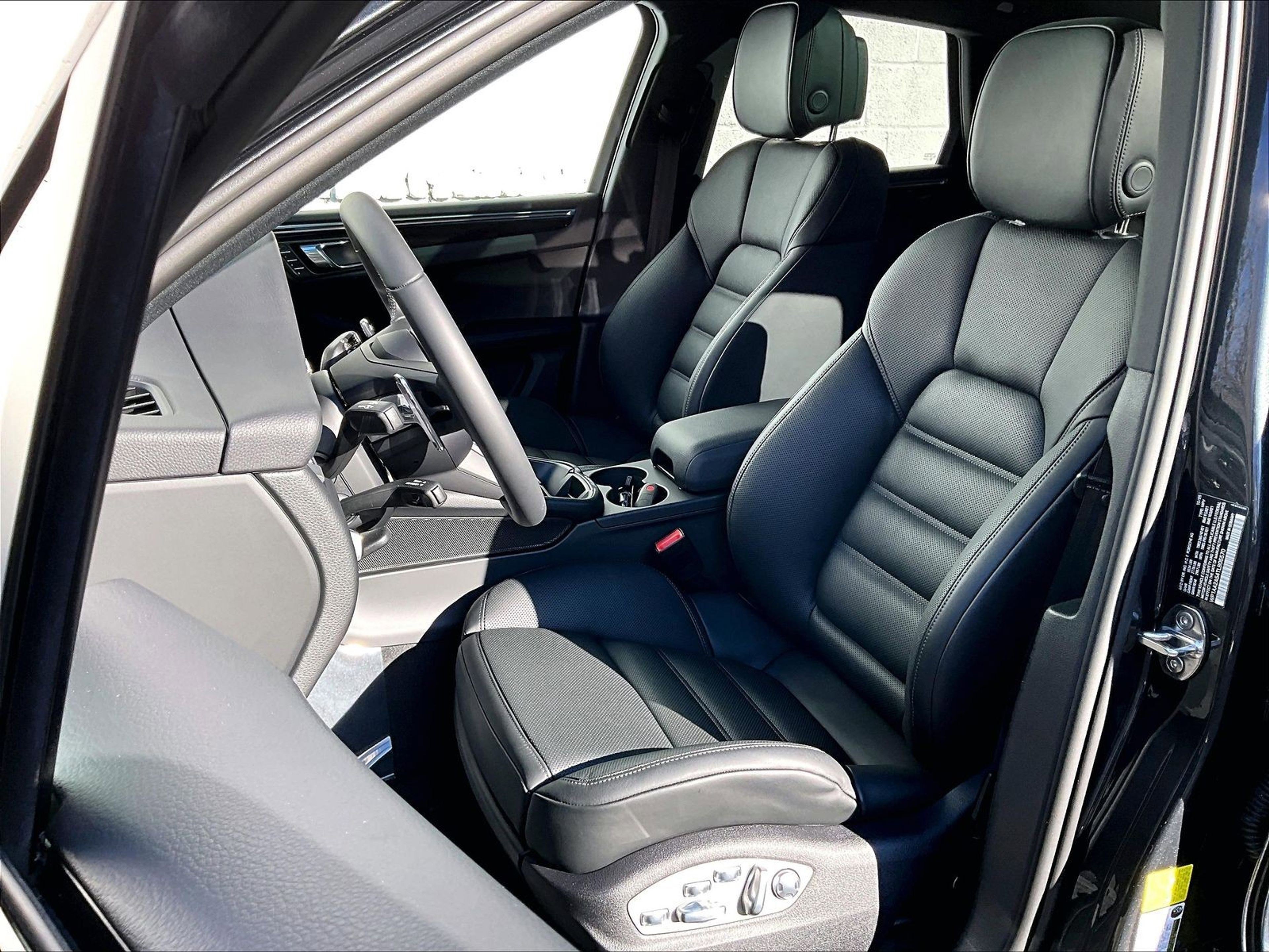 New 2026 Porsche Macan image 5