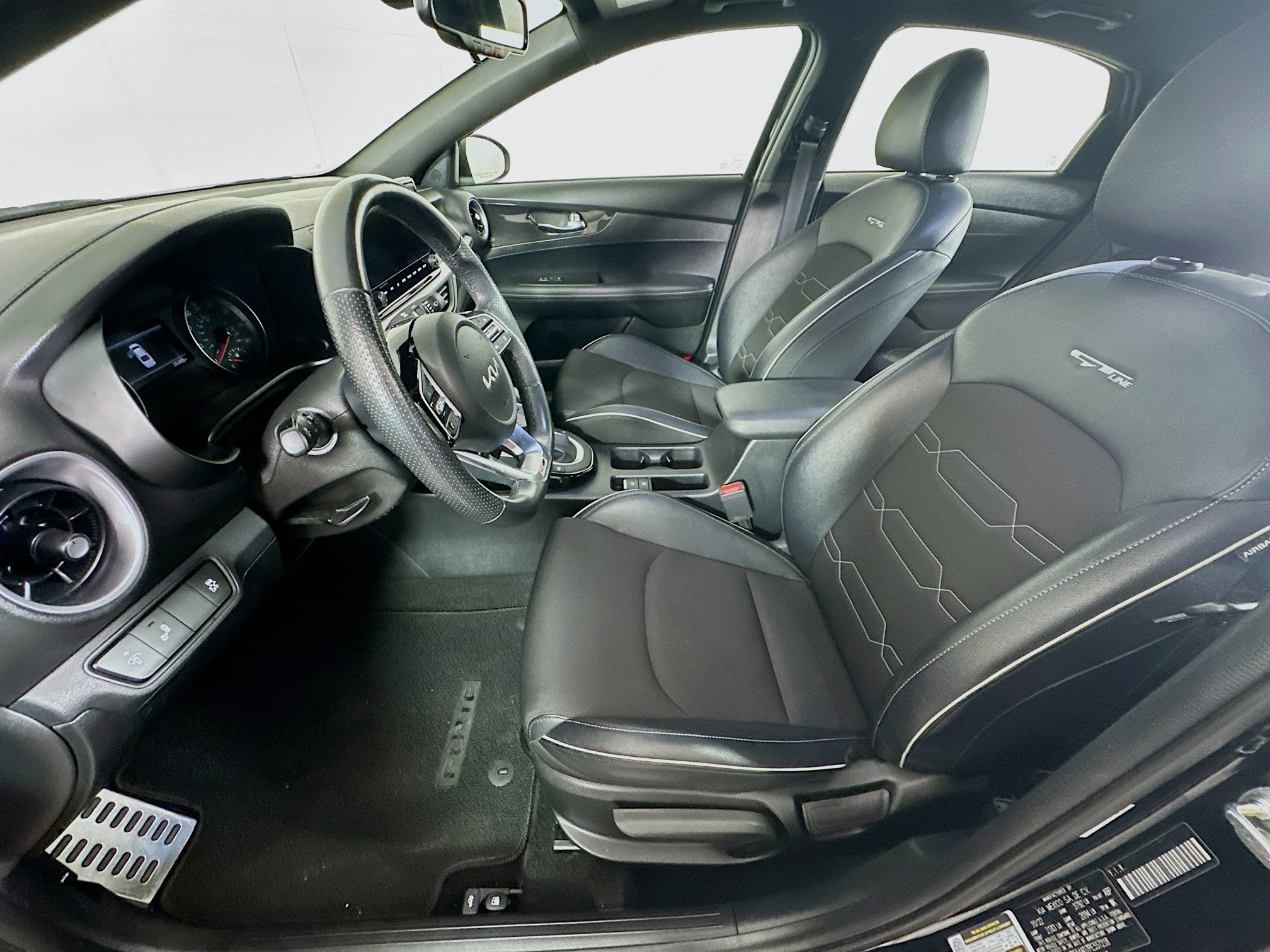 Used 2023 Kia Forte GT-Line w/ GT-Line Premium Package image 13