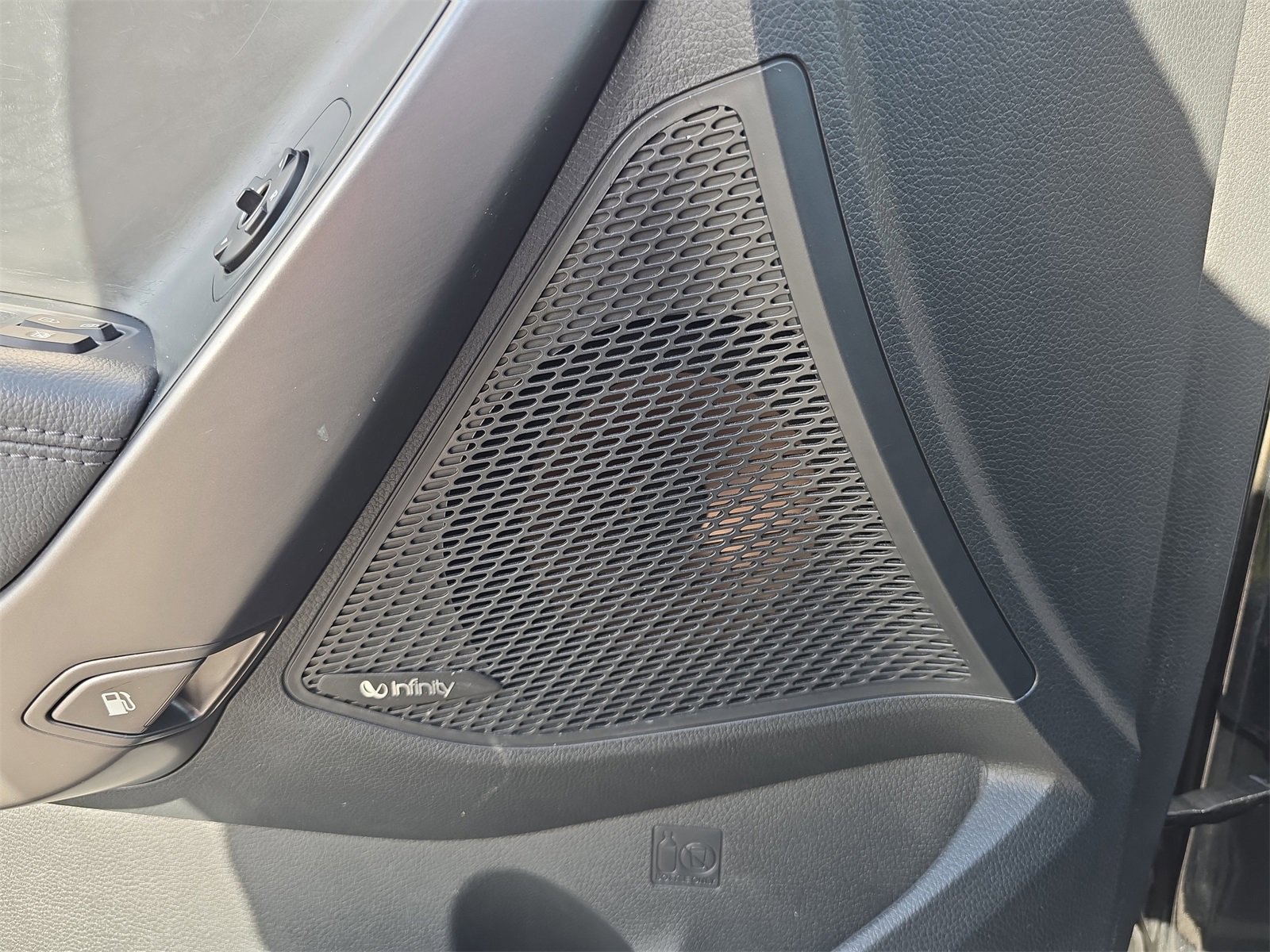 Used 2014 Hyundai Santa Fe Limited w/ Ultimate Package 07 image 16