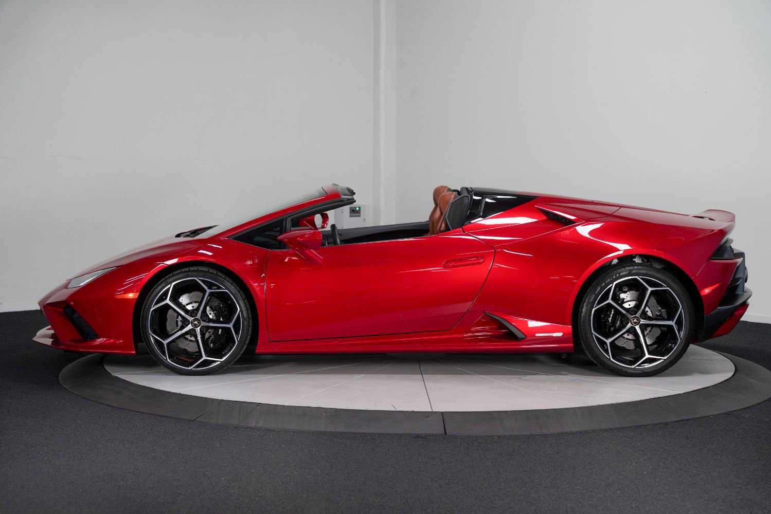 Used 2021 Lamborghini Huracan EVO image 6