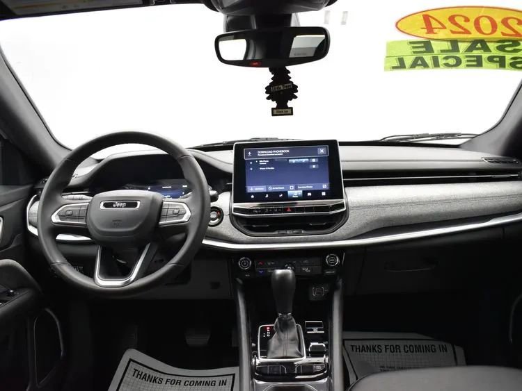 Used 2024 Jeep Compass Latitude image 19