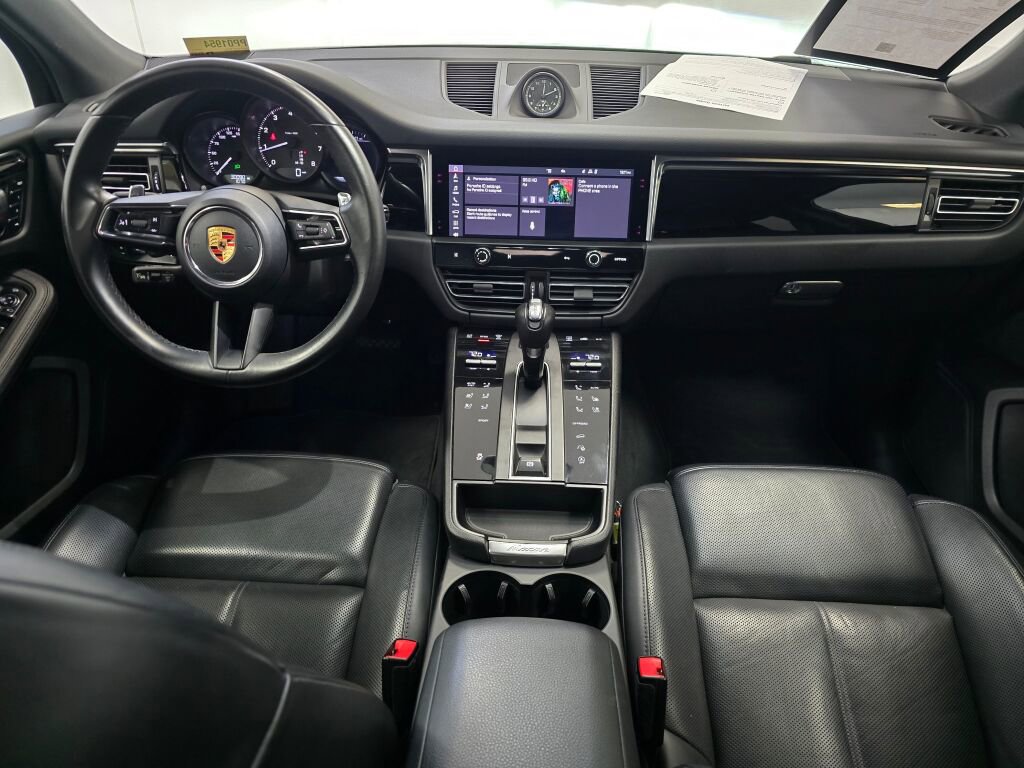 Certified 2024 Porsche Macan image 17