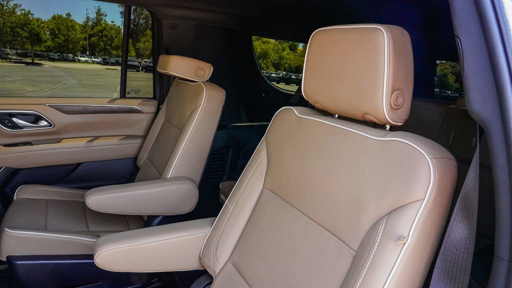 Used 2024 Chevrolet Suburban Premier AWD/4WD image 14