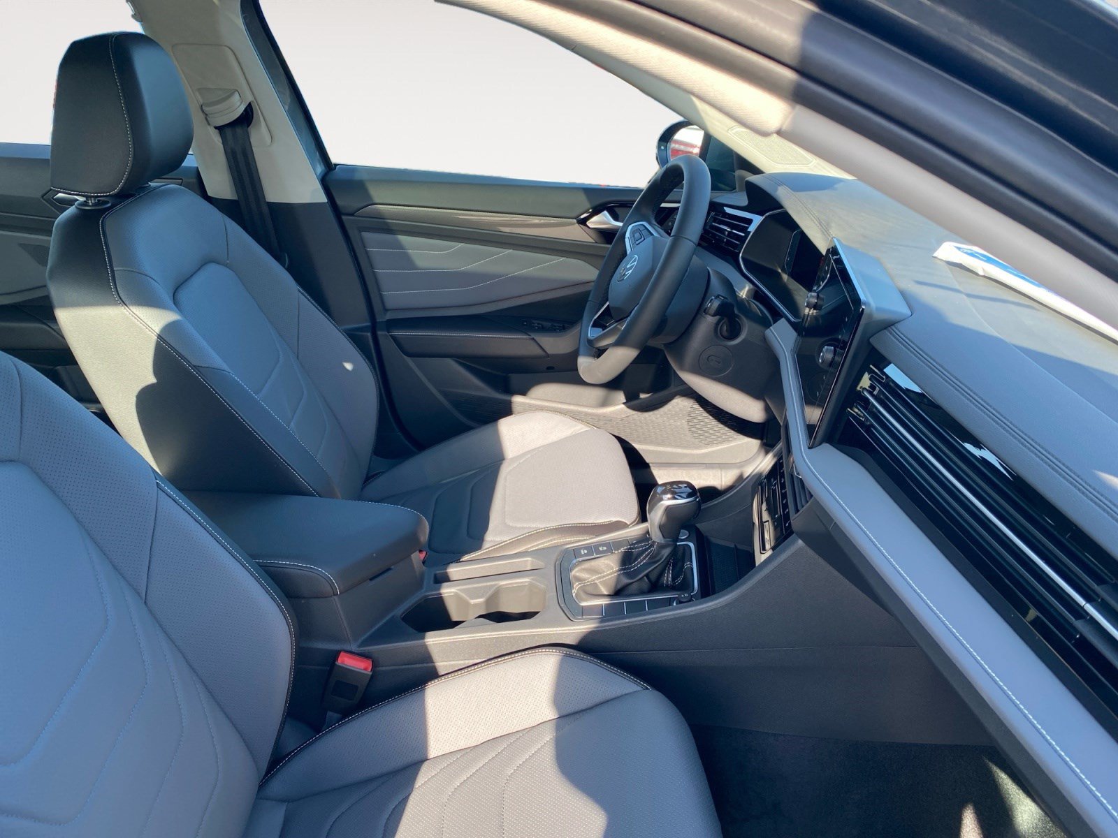 New 2026 Volkswagen Jetta SEL FWD image 15