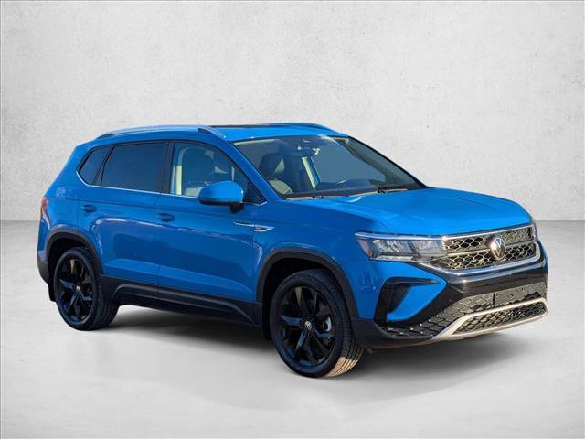 Used 2023 Volkswagen Taos SE w/ Panoramic Sunroof Package image 3