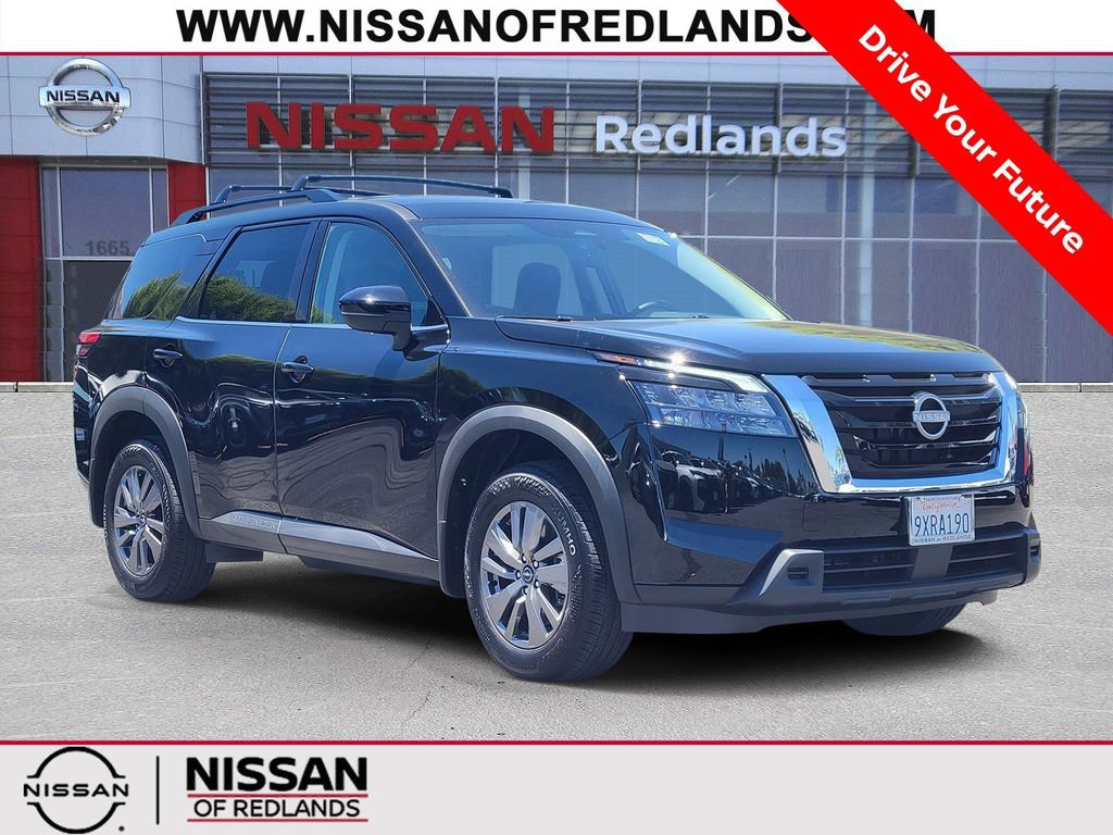 Certified 2025 Nissan Pathfinder SV FWD image 1