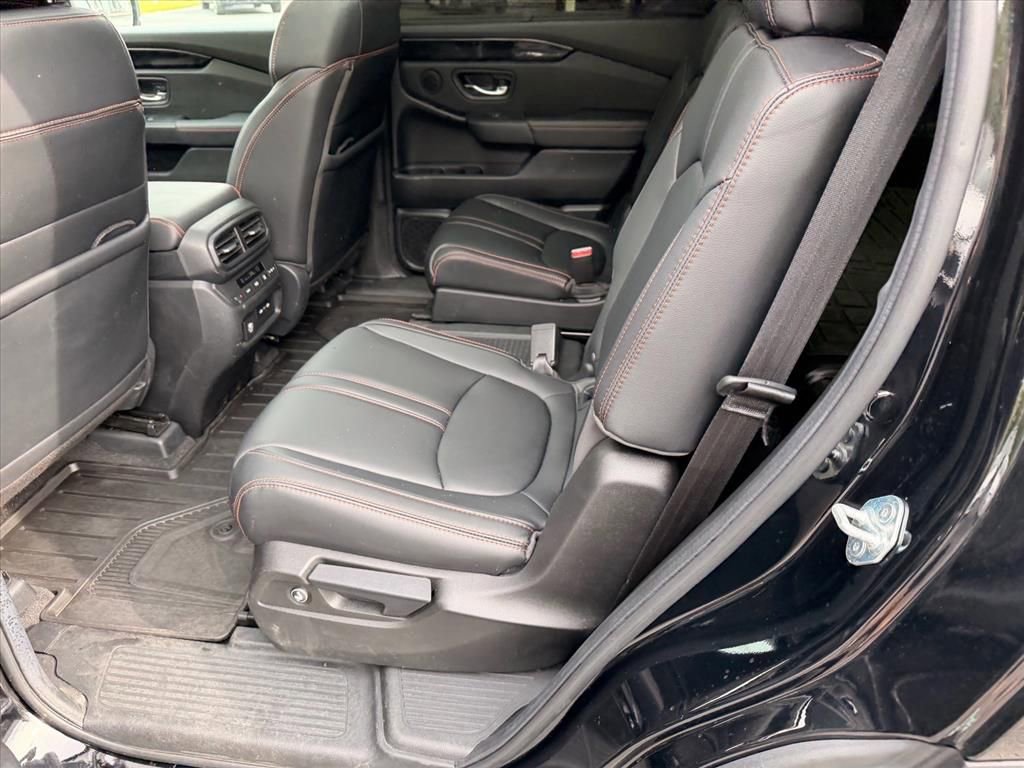 Used 2025 Honda Pilot TrailSport image 14