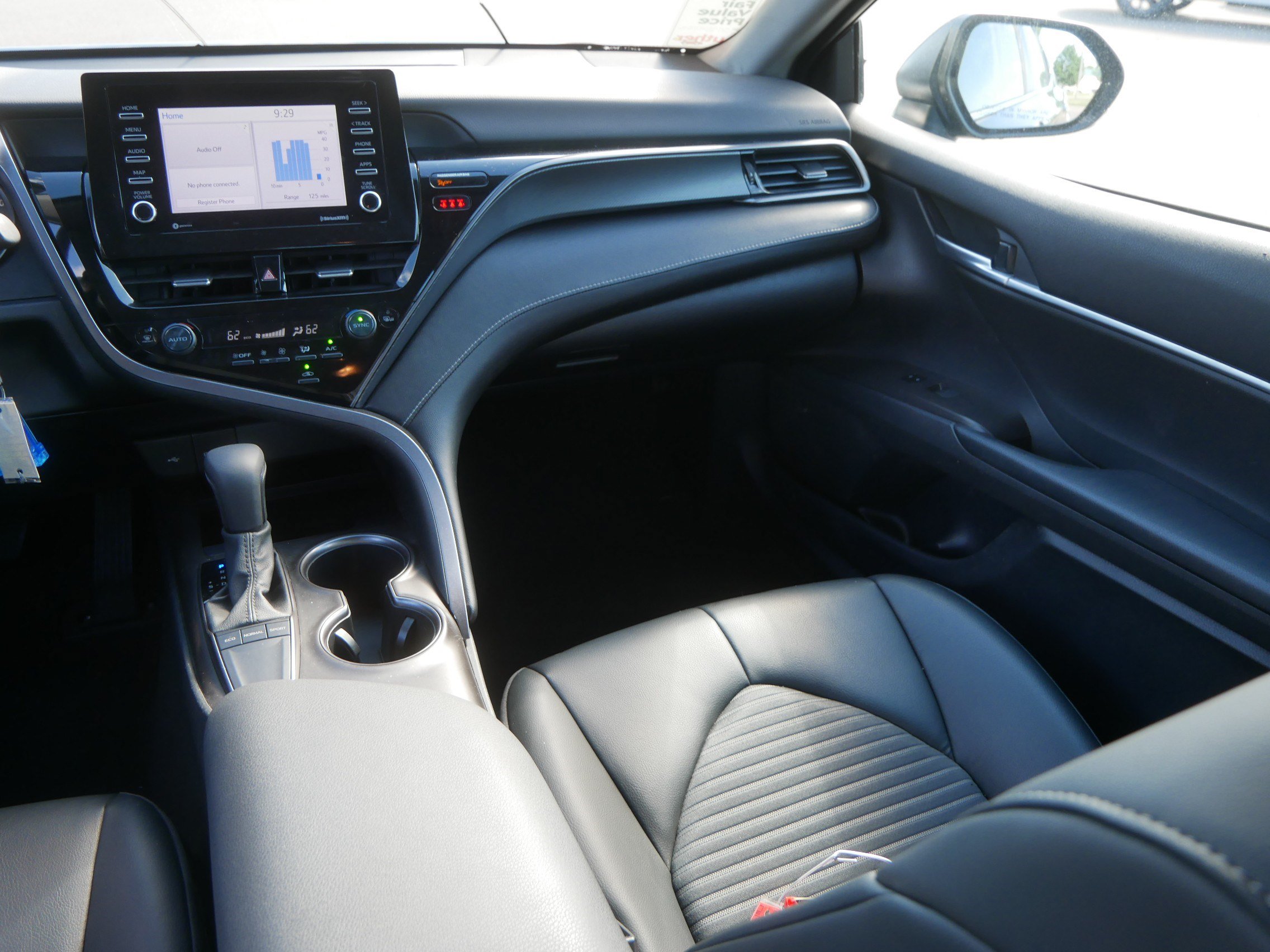 Used 2023 Toyota Camry SE FWD image 11