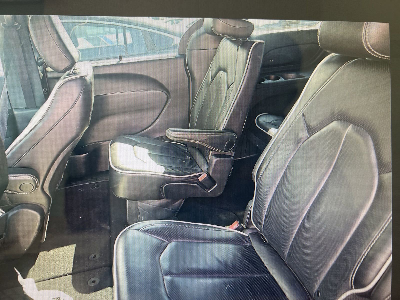 Used 2025 Chrysler Pacifica Limited image 8