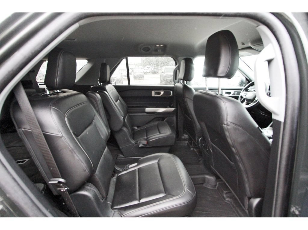 Used 2024 Ford Explorer XLT w/ Equipment Group 202A RWD image 10