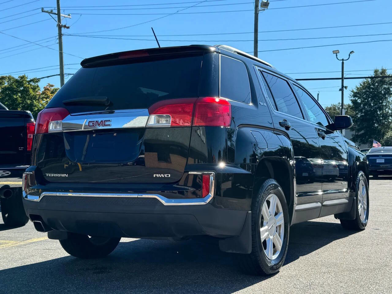 Used 2016 GMC Terrain SLE w/ Driver Alert Package I AWD/4WD image 4