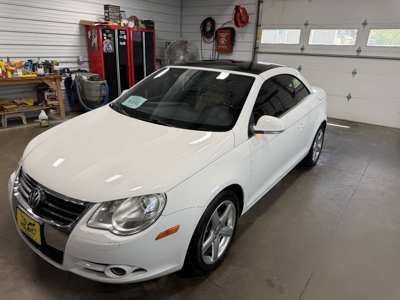 Used 2007 Volkswagen Eos 2.0T FWD image 2