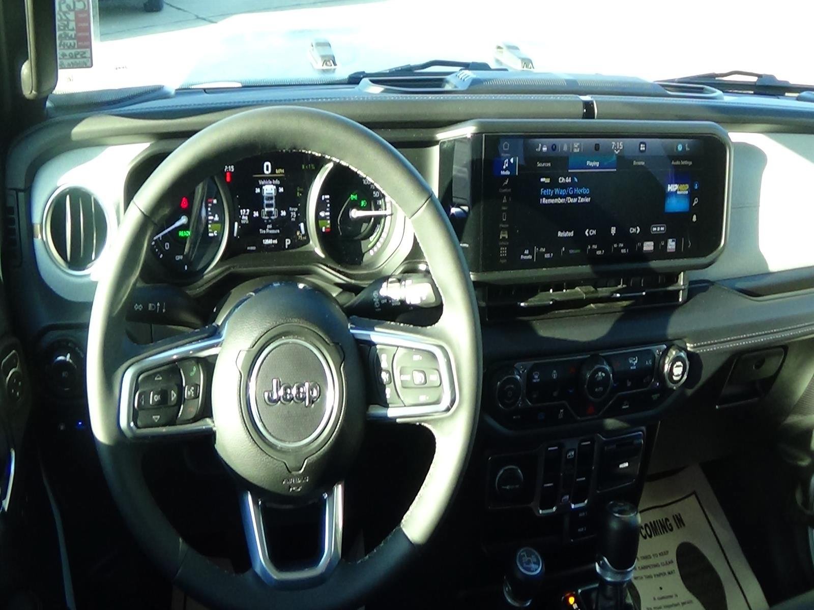 Used 2024 Jeep Wrangler Unlimited w/ Convenience Group AWD/4WD image 14