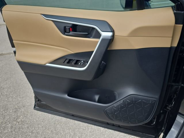 Used 2025 Toyota RAV4 LE image 26