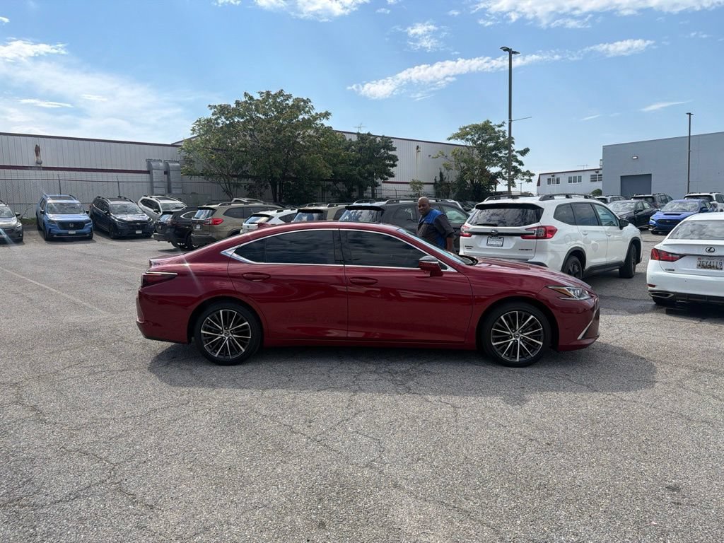 Used 2024 Lexus ES 350 w/ Premium Package FWD image 2