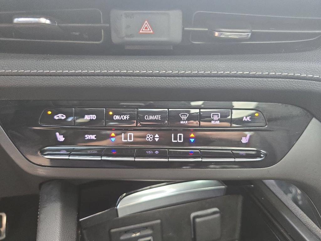 Used 2023 Buick Envision Essence AWD/4WD image 21