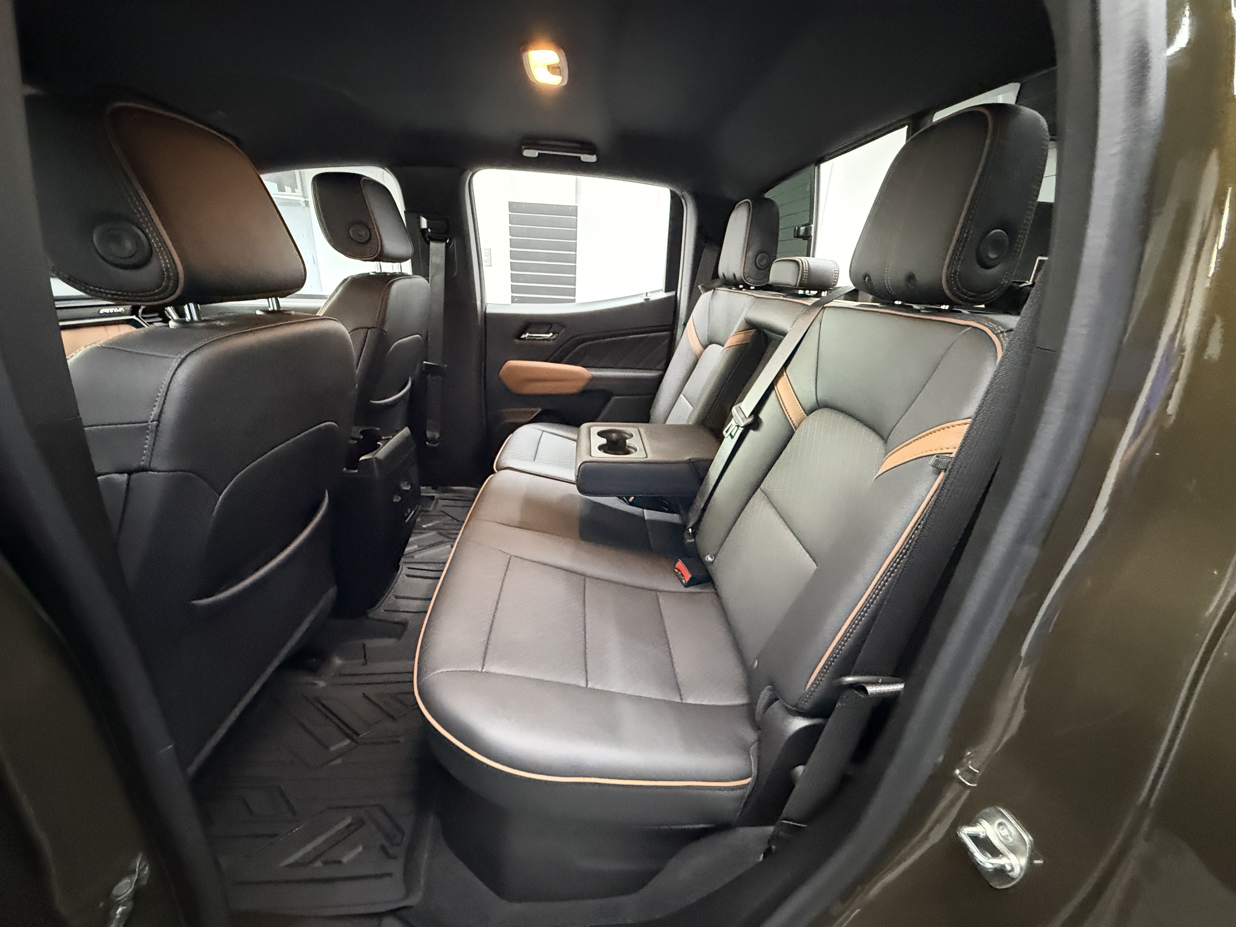 Used 2024 GMC Canyon AT4 w/ AT4 Premium Package AWD/4WD image 23