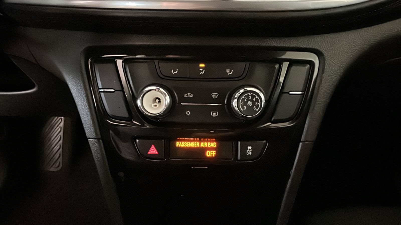 Used 2019 Buick Encore Preferred AWD/4WD image 27