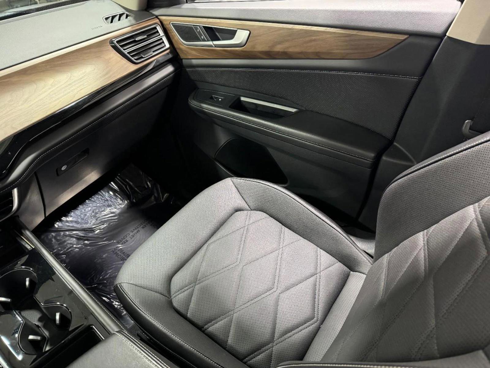 Used 2024 Volkswagen Atlas SE image 19