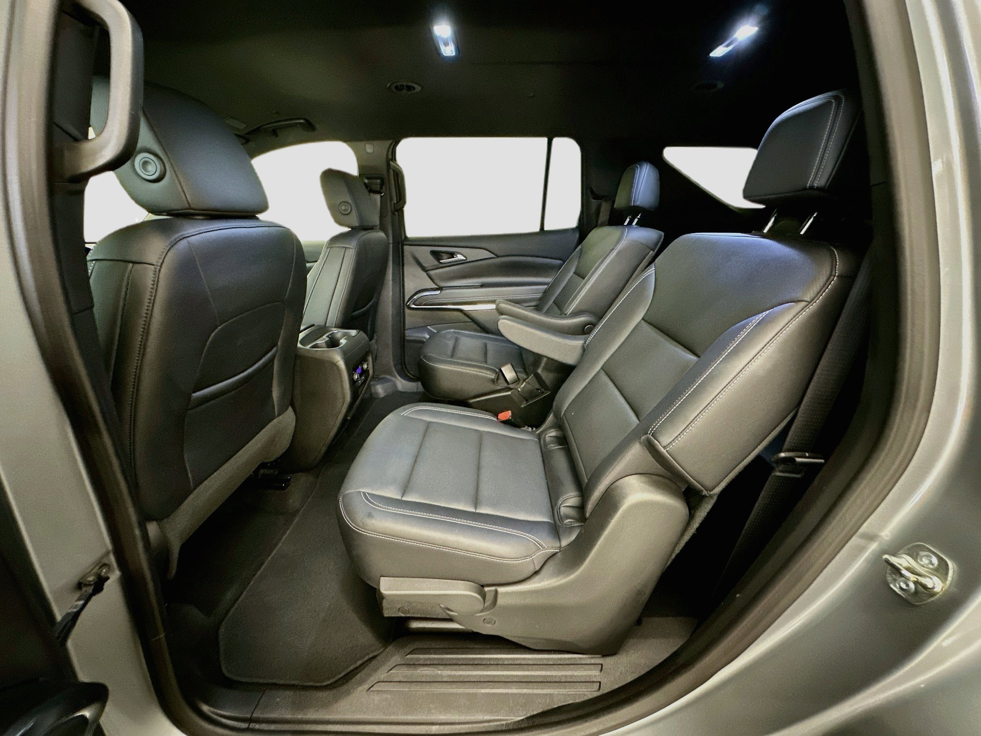 Used 2025 Chevrolet Traverse LT AWD/4WD image 29