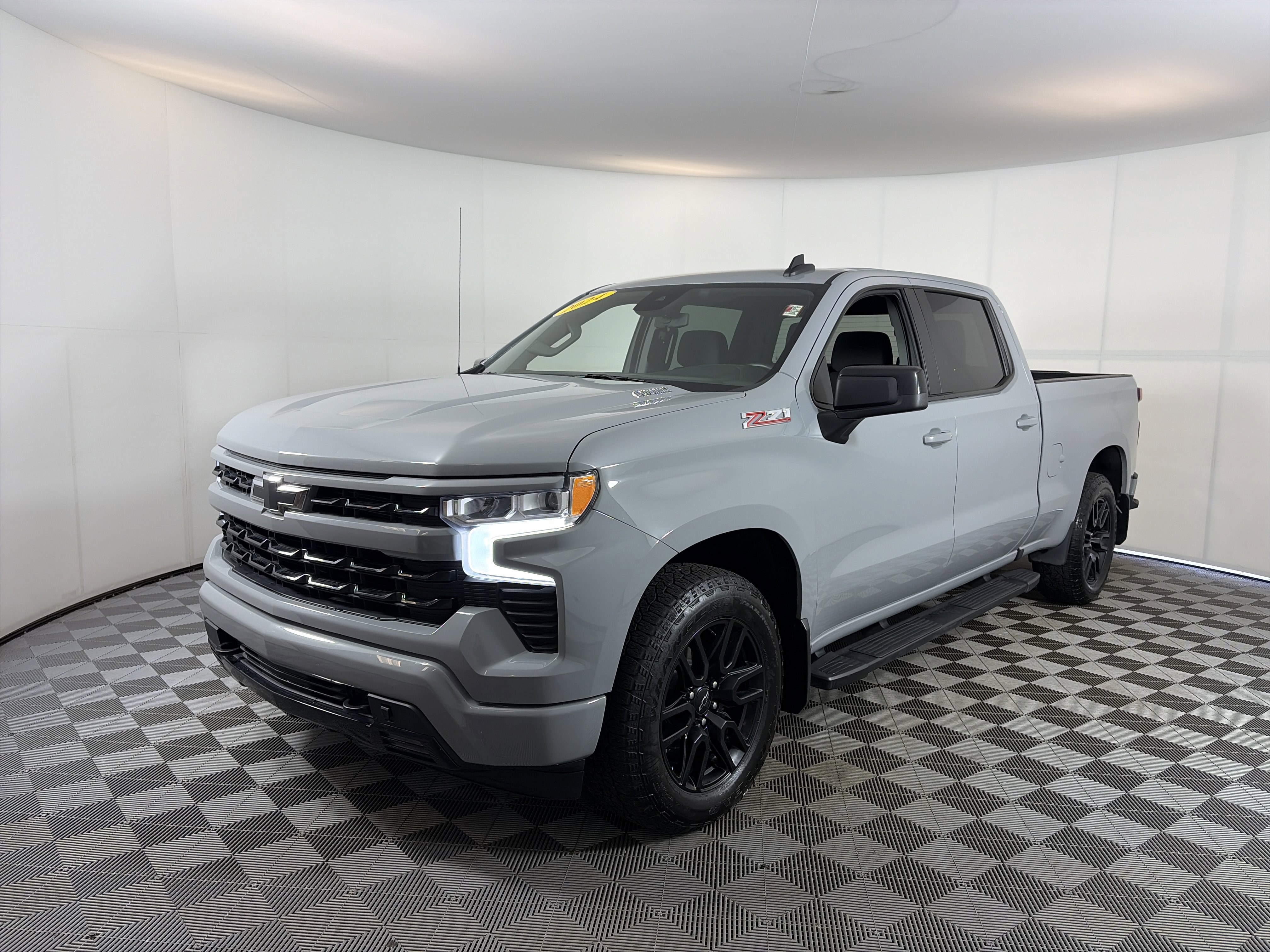 Used 2024 Chevrolet Silverado 1500 RST w/ Z71 Off-Road Package image 2