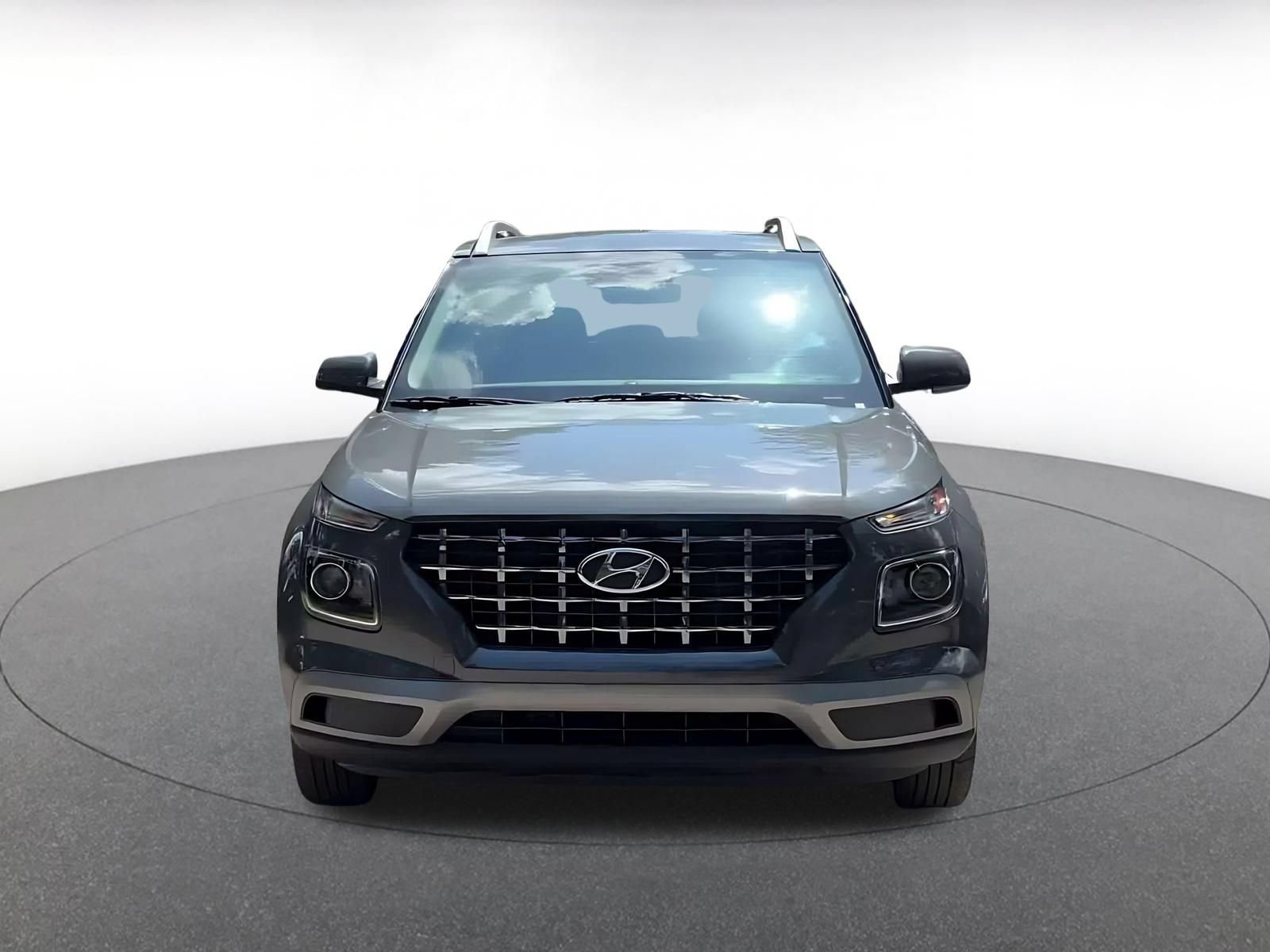 Used 2025 Hyundai Venue SEL FWD image 3