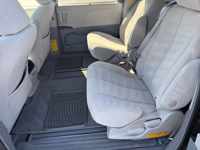 Used 2014 Toyota Sienna LE FWD image 30