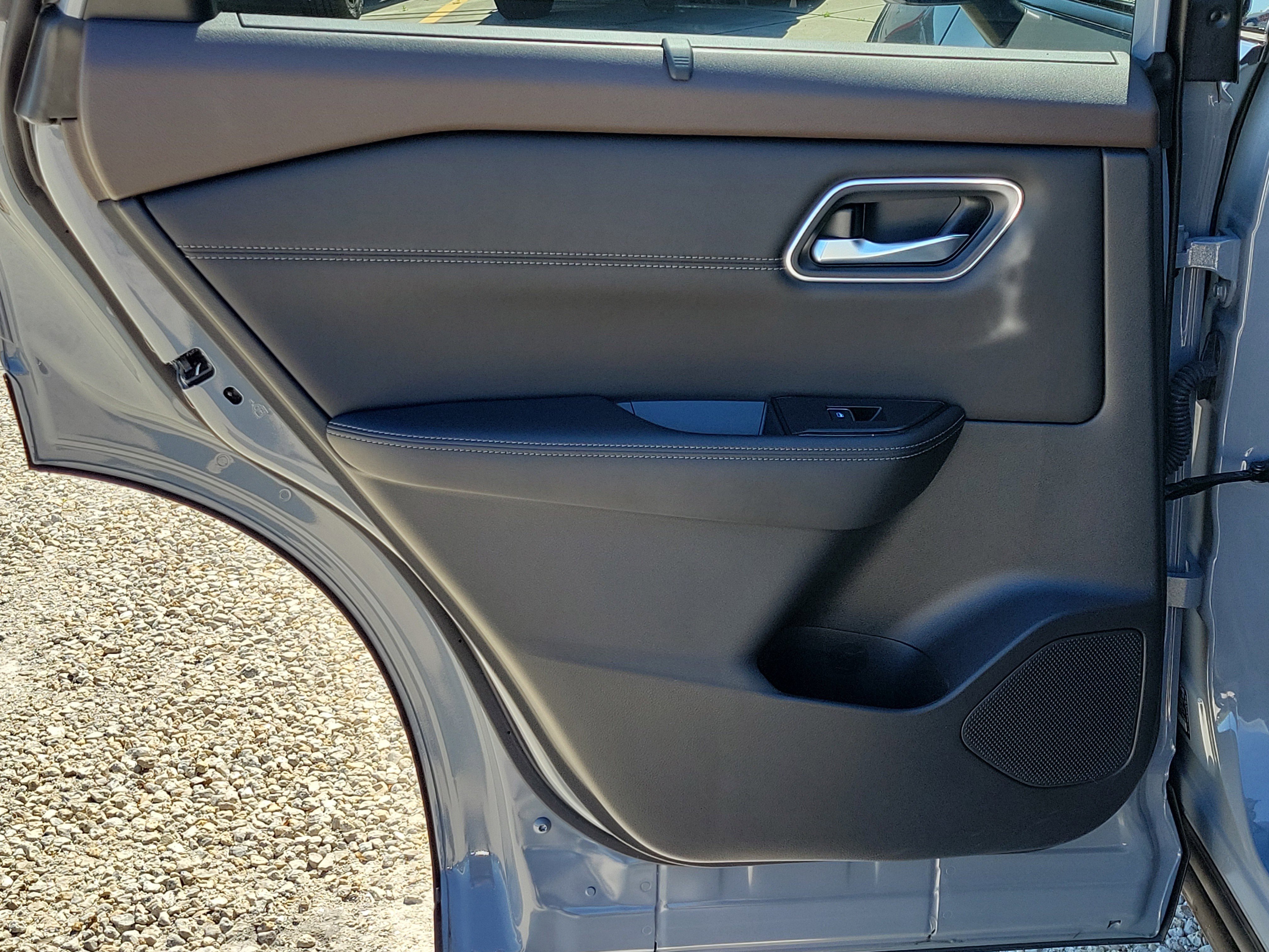 Used 2022 Nissan Rogue Platinum w/ Head-Up Display Package image 13