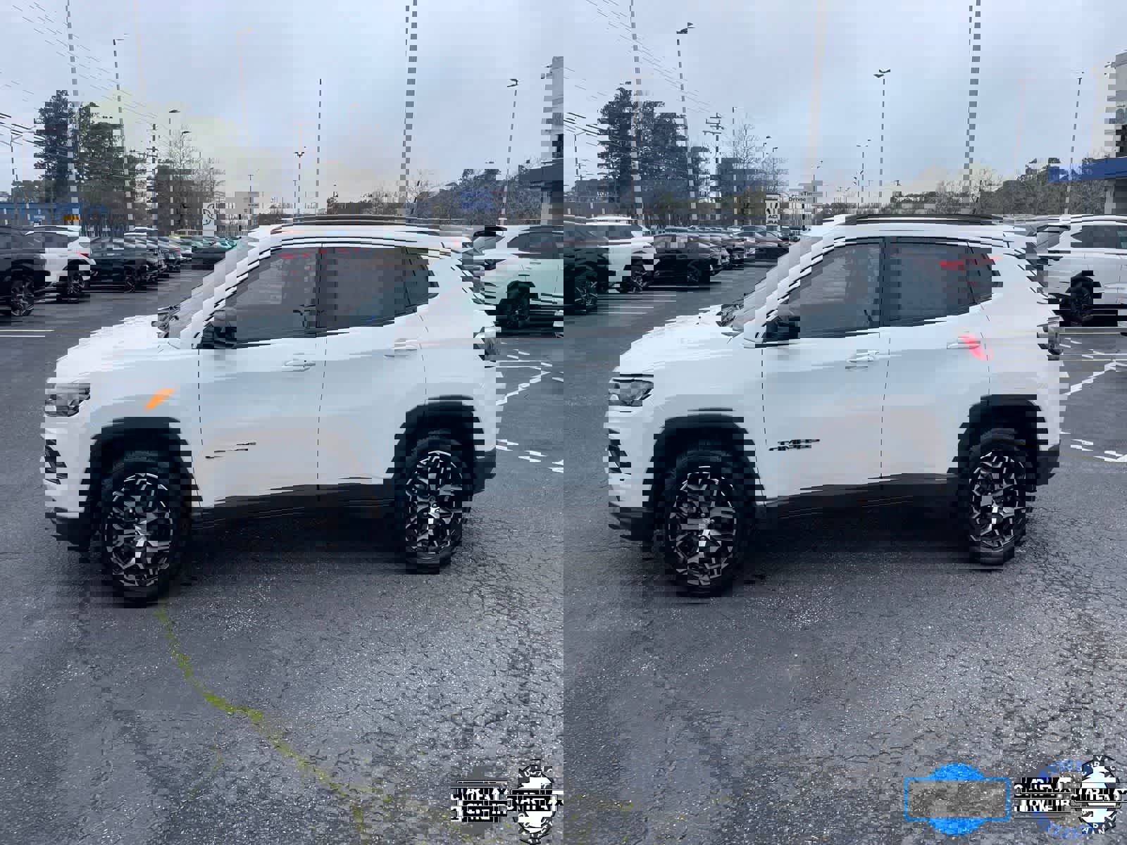 Used 2024 Jeep Compass Latitude image 2