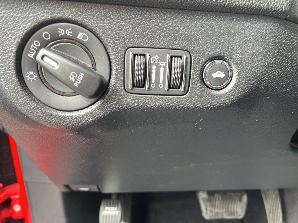 Used 2022 Dodge Challenger GT RWD image 11