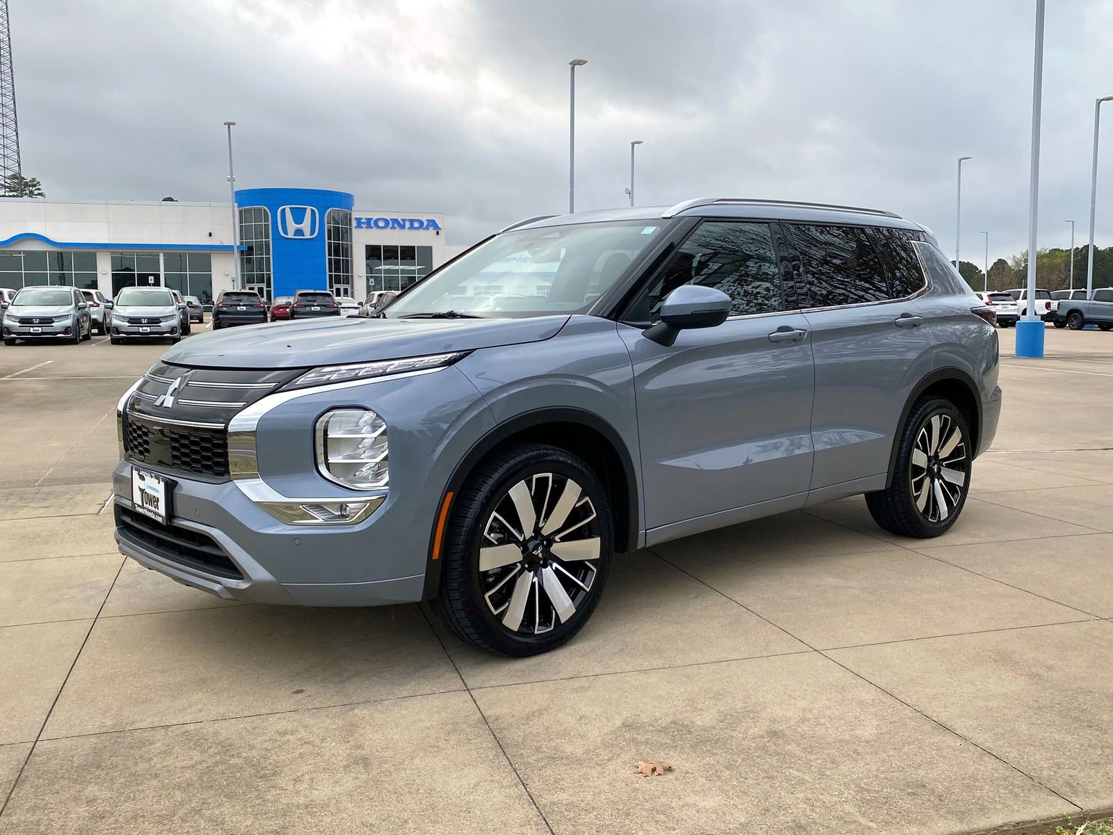 Used 2025 Mitsubishi Outlander SEL image 3