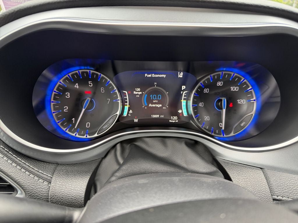 Used 2026 Chrysler Pacifica Limited FWD image 32