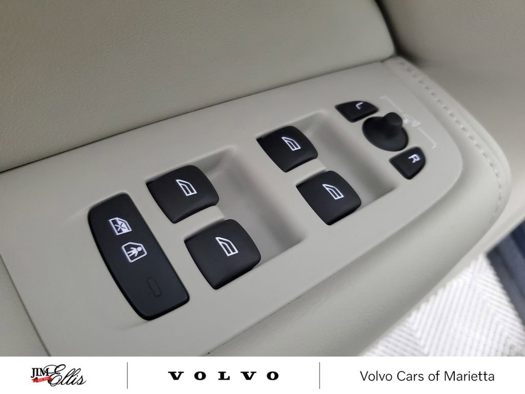 Used 2026 Volvo XC60 B5 Ultra w/ Protection Package Premier image 21