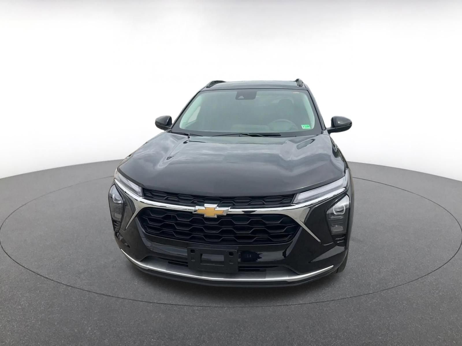 Used 2025 Chevrolet Trax LT image 3