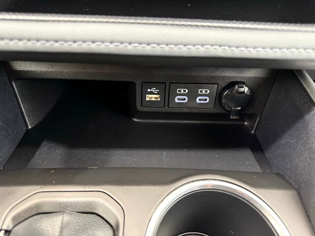 Used 2025 Toyota Highlander LE image 39