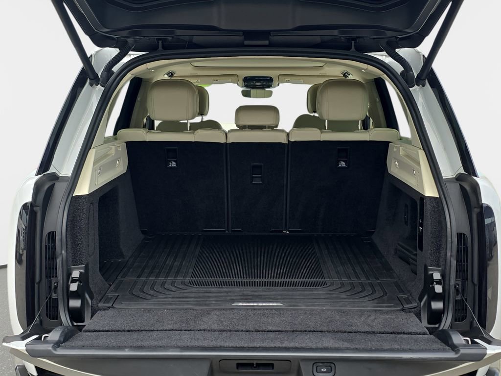 Certified 2023 Land Rover Range Rover SE image 12