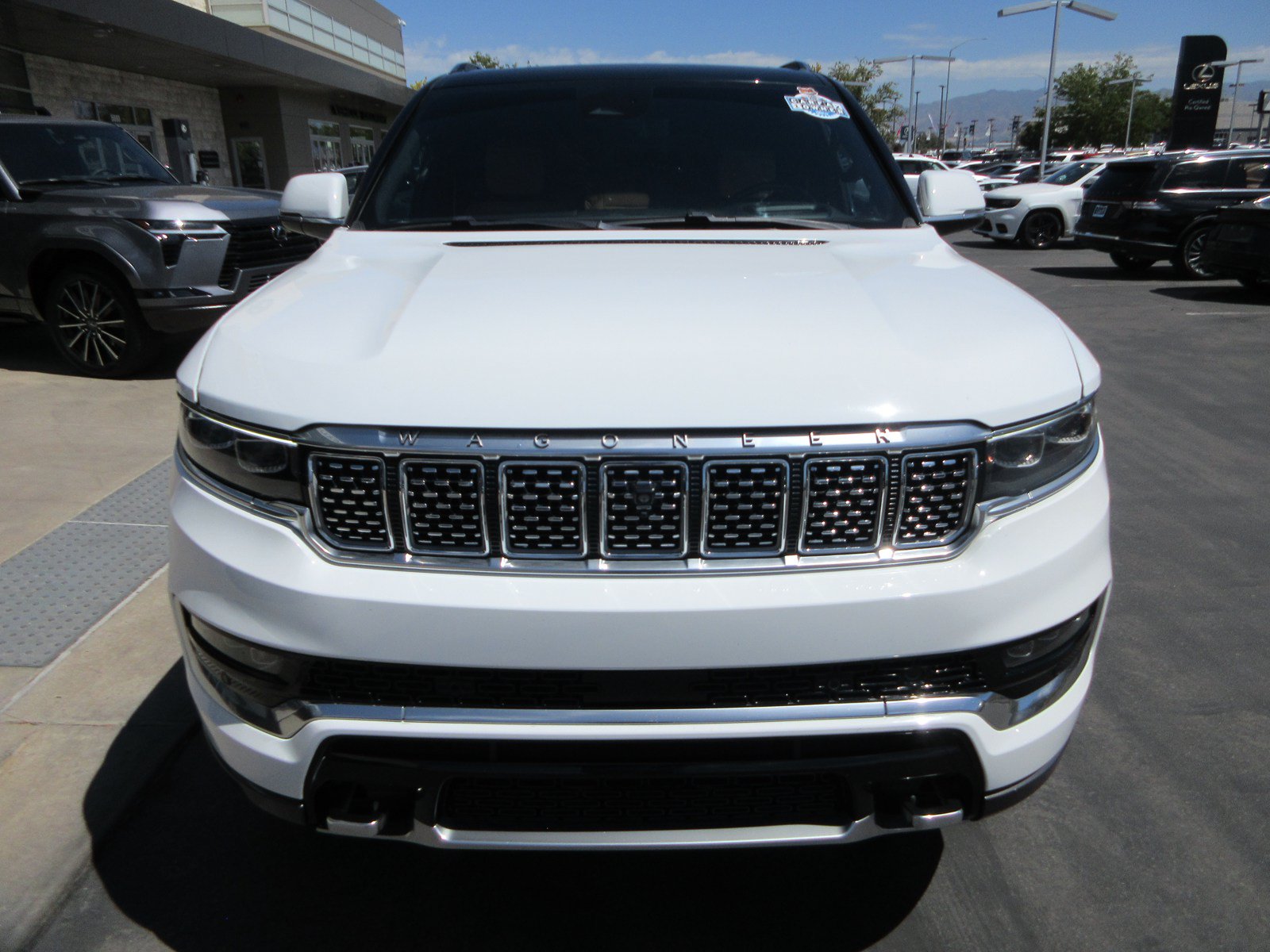 Used 2022 Jeep Grand Wagoneer Series III w/ Rear Seat Video Group 1 AWD/4WD image 16
