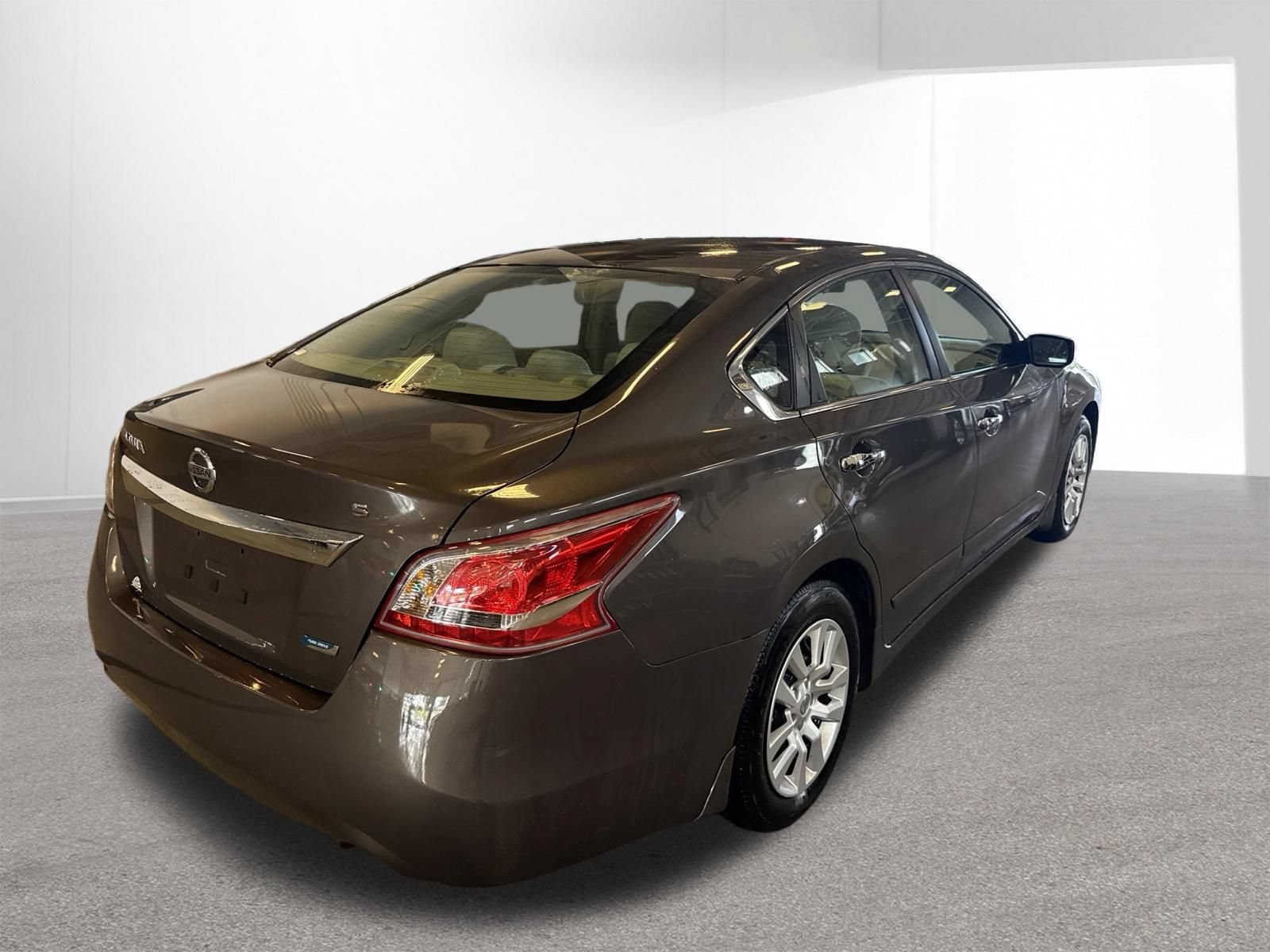 Used 2013 Nissan Altima 2.5 S FWD image 5