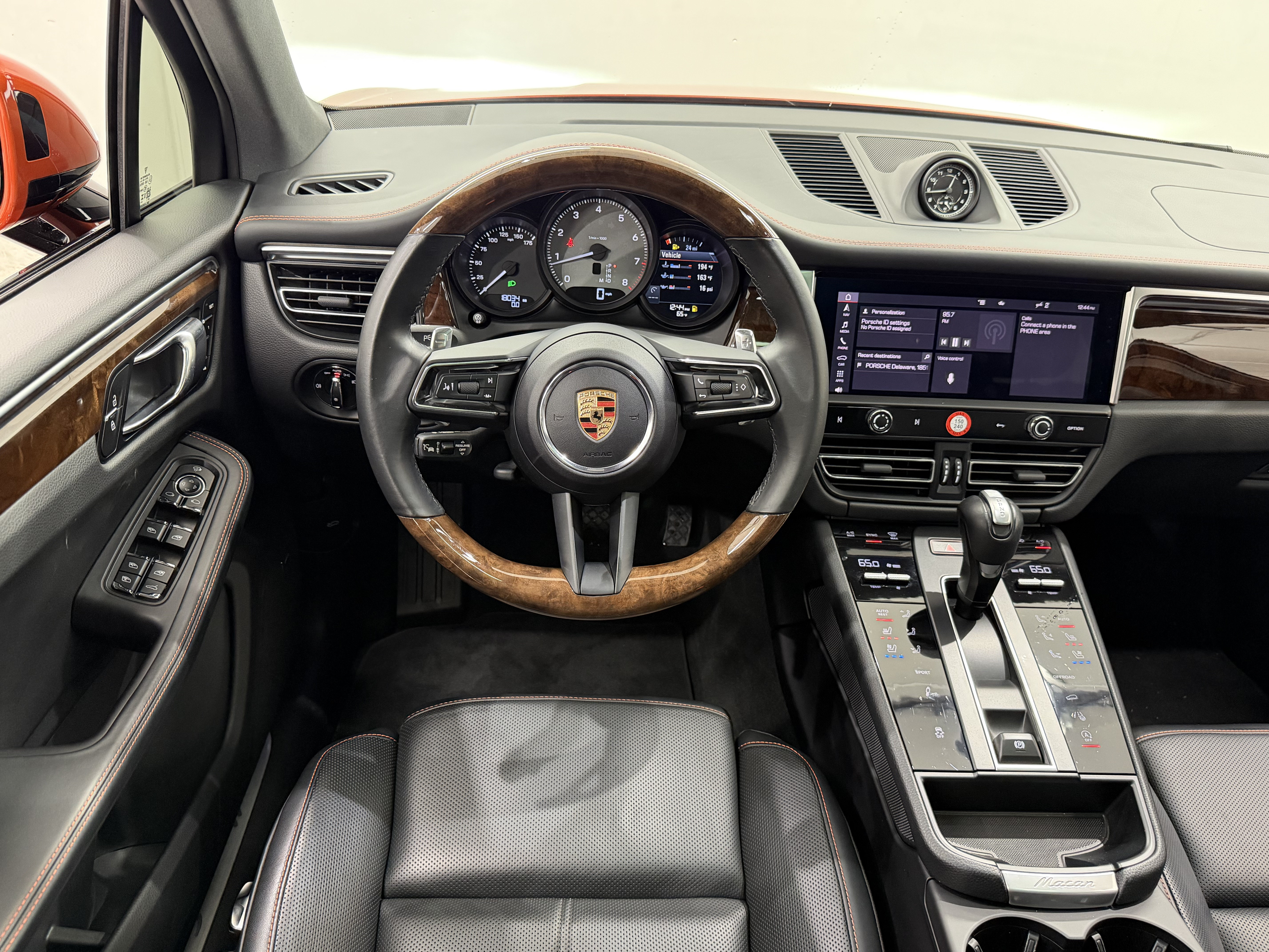 Certified 2024 Porsche Macan S AWD/4WD image 25